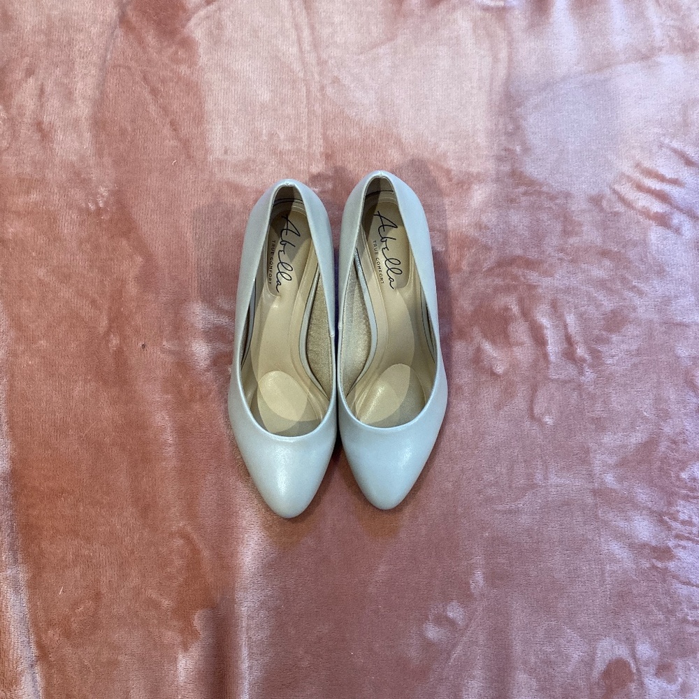 Tan high heels!!